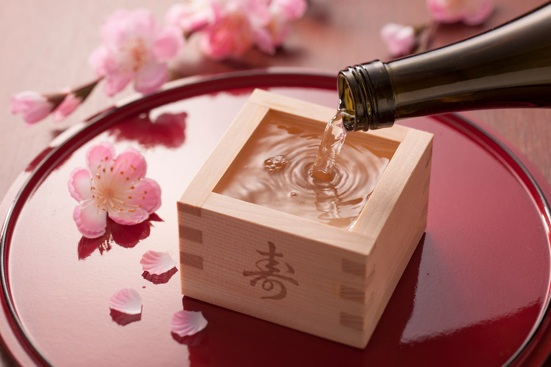一合升に注がれる日本酒